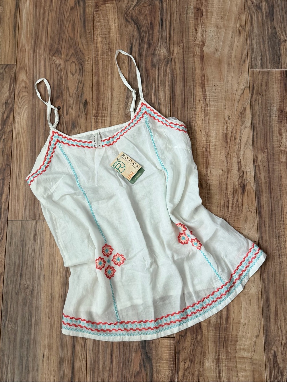 NWT Roper White Camisole with Coral and Aqua Embroidery Aztec Flowers Size: M